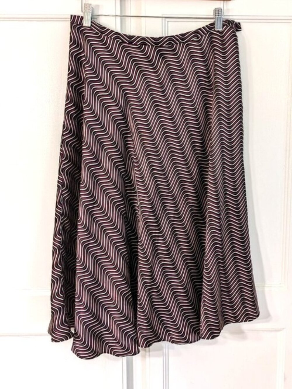 Realties A-Line Wave Silk Skirt in Black and Pink Size 6